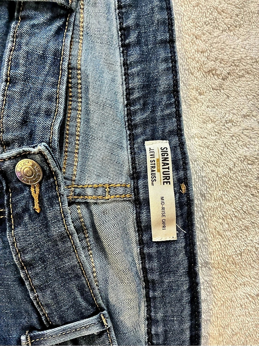 Signature by Levi Strauss Capri cuffed Jeans in Blue Waist W35/20 Like New
